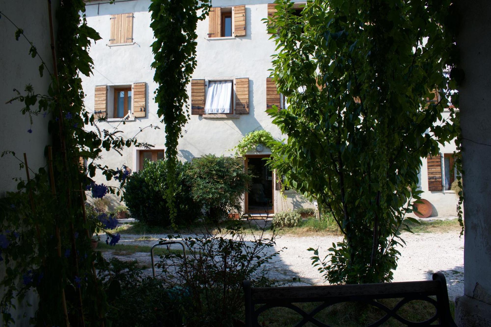 B&B Rosales Borso del Grappa Exteriör bild